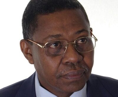 أمير قطر يدخل على خط التهدئة بين السعودية والإمارات