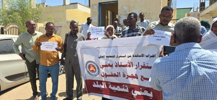 السودان – أساتذة الجامعات السودانية يضربون عن العمل بسبب انخفاض رواتبهم