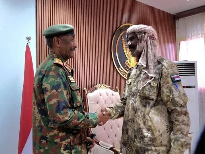 السودان – البرهان يستقبل اللواء النور القبة المنشق عن «الدعم السريع».. قائد الجيش يؤكد أن الأبواب «مفتوحة» لكل من يريد إلقاء السلاح